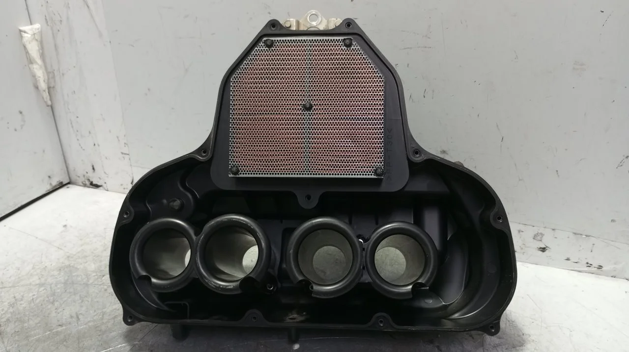 Foto de CAJA FILTRO AIRE YAMAHA FZ 8 / FAZER8 779 cm3 - 78.1 kW (0 CV / 0 KW)