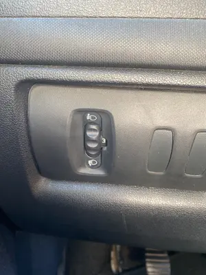 Foto de MANDO LUCES RENAULT CLIO III 1.5 dCi Diesel (68 CV / 50 KW) foto 2