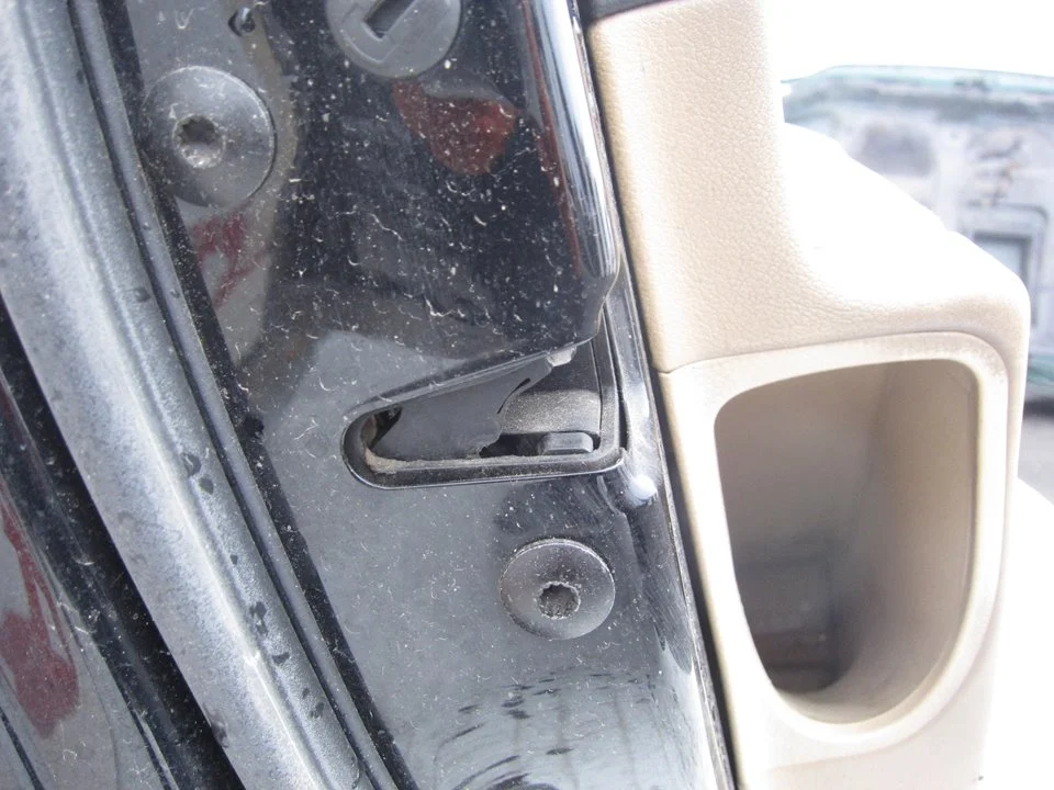Foto de CERRADURA PUERTA DELANTERA IZQUIERDA VOLKSWAGEN PASSAT BERLINA (3C2) 2.0 TDI (140 CV / 103 KW)
