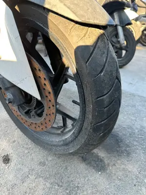 Foto de LLANTA DELANTERA YAMAHA X-MAX 300 292 cm3 - 20.6 kW (0 CV / 0 KW) foto 3