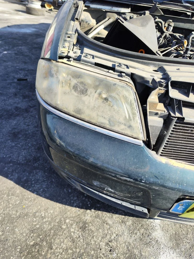 Foto de FARO DERECHO AUDI A6 BERLINA (4B2) 2.5 V6 24V TDI (150 CV / 110 KW)