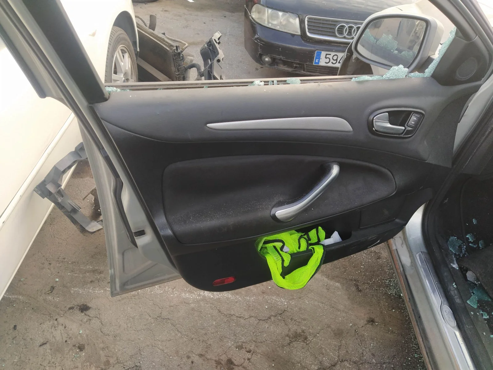 Foto de GUARNECIDO PUERTA DELANTERA IZQUIERDA FORD MONDEO BERLINA (CA2) 1.8 TDCi CAT (125 CV / 92 KW) referencia 1563237