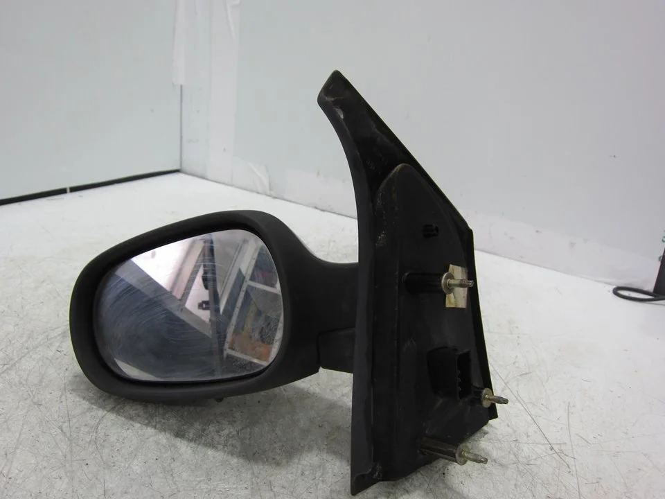 Foto de RETROVISOR IZQUIERDO RENAULT SCENIC I (JA...) 1.6 (107 CV / 79 KW) referencia 014092