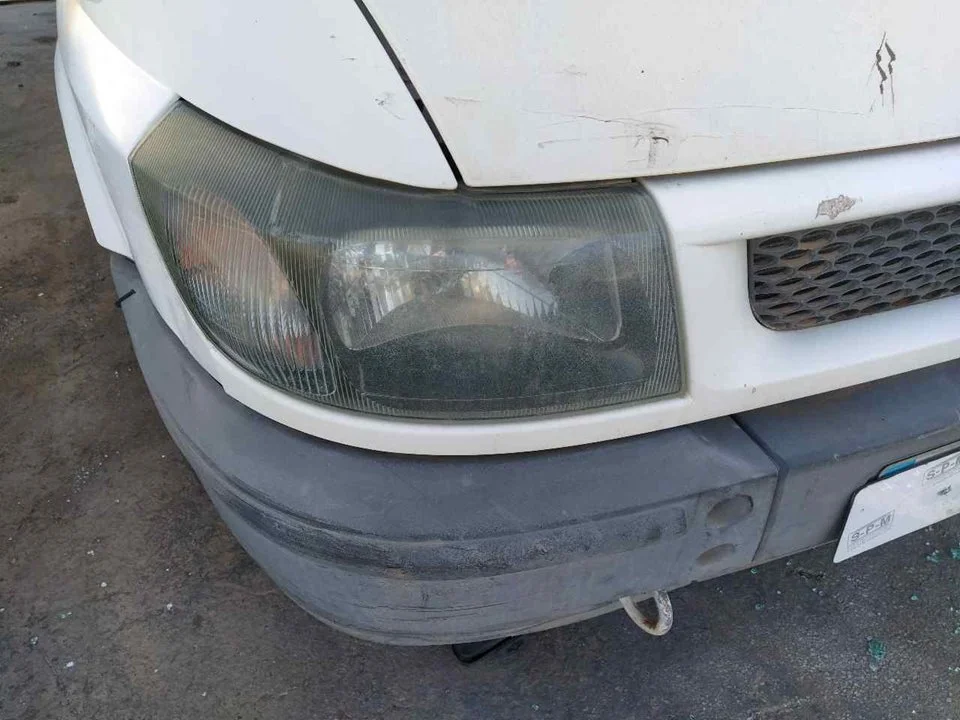 Foto de FARO DERECHO FORD TRANSIT CAJA ABIERTA (FY) 2.4 TDE CAT (120 CV / 88 KW) referencia 4696760