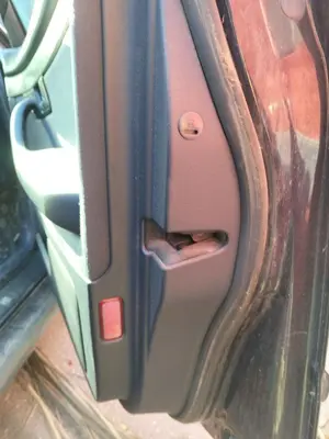 Foto de CERRADURA PUERTA DELANTERA DERECHA AUDI A4 BERLINA (8E) 1.9 TDI (131 CV / 96 KW) referencia 8E1837016C