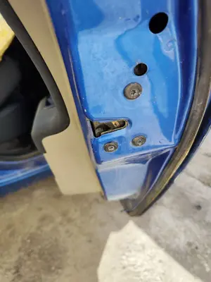 Foto de CERRADURA PUERTA TRASERA DERECHA RENAULT MEGANE II BERLINA 5P 1.5 dCi Diesel (101 CV / 74 KW)