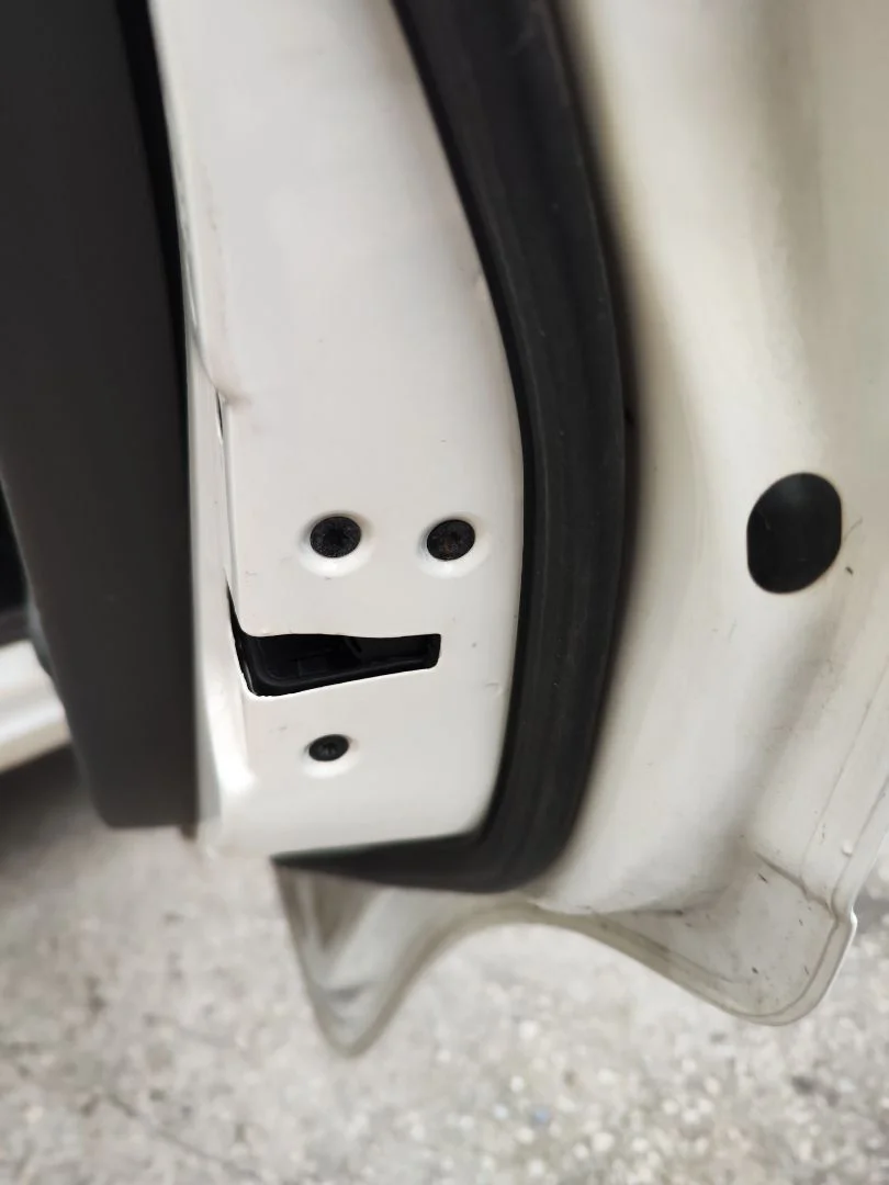 Foto de CERRADURA PUERTA TRASERA DERECHA FORD FOCUS BERLINA (CAP) 1.8 Flexifuel CAT (125 CV / 92 KW) referencia 5041667