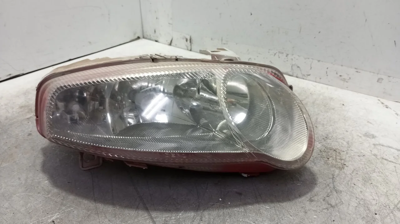 Foto de FARO DERECHO ALFA ROMEO 147 (190) 1.6 16V CAT (105 CV / 77 KW) referencia 0046826194