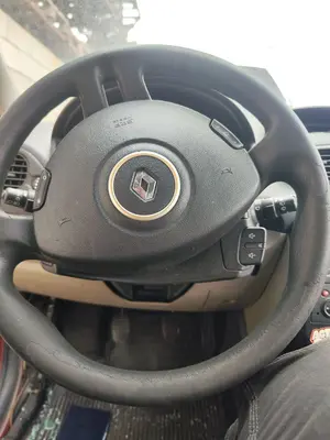 Foto de VOLANTE RENAULT CLIO III 1.5 dCi Diesel CAT (86 CV / 63 KW)