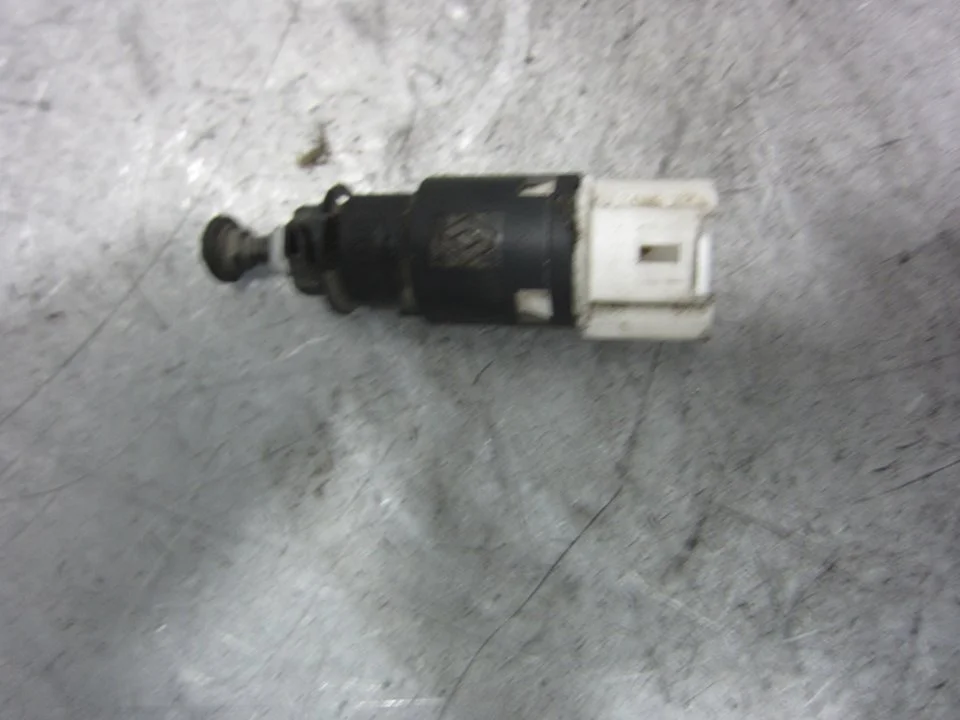 Foto de INTERRUPTOR RENAULT MODUS I 1.5 dCi Diesel (82 CV / 60 KW) referencia 8200276361