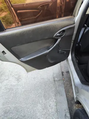 Foto de GUARNECIDO PUERTA TRASERA IZQUIERDA FORD FOCUS FAMILIAR (CAK) 1.8 16V CAT (116 CV / 85 KW) referencia 1102394 foto 2