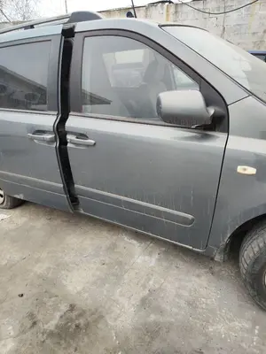 Foto de PUERTA DELANTERA DERECHA KIA CARNIVAL 2.9 CRDi CAT (185 CV / 136 KW) referencia 760044D010 foto 2