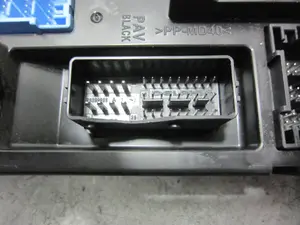 Foto de CAJA RELES / FUSIBLES OPEL CROSSLAND X 1.2 (110 CV / 81 KW) referencia 9832880280 foto 8