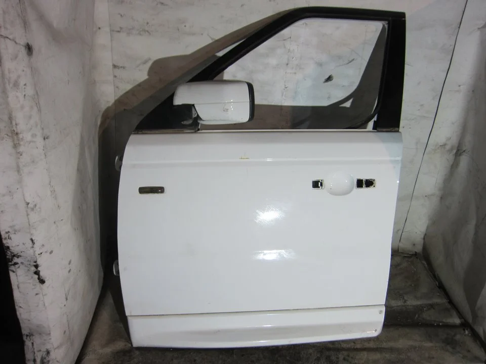 Foto de PUERTA DELANTERA IZQUIERDA LAND ROVER RANGE ROVER SPORT 2.7 Td V6 CAT (190 CV / 140 KW) referencia LR016465
