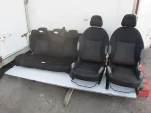 Foto de JUEGO ASIENTOS COMPLETO PEUGEOT 208 1.4 HDi FAP (68 CV / 50 KW)