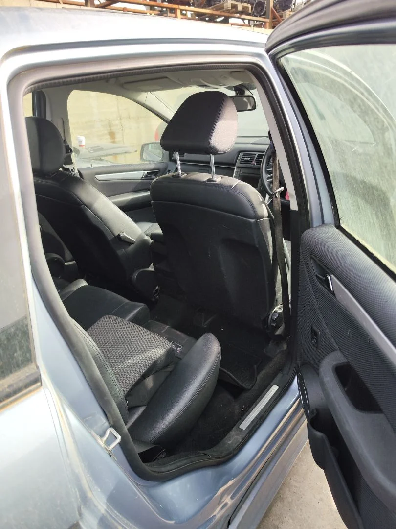 Foto de GOMAS CONTORNO PUERTA MERCEDES-BENZ CLASE B (BM 245) 2.0 CDI CAT (109 CV / 80 KW)