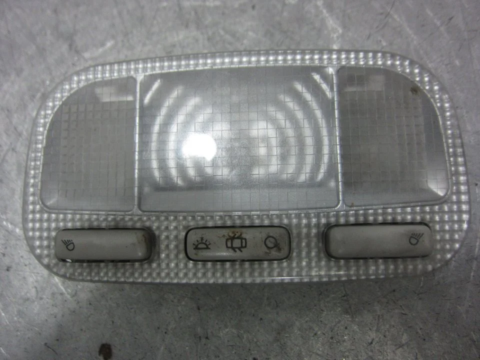 Foto de LUZ INTERIOR CITROEN XSARA BERLINA 1.6 16V CAT (NFU / TU5JP4) (109 CV / 80 KW) referencia 9680713880
