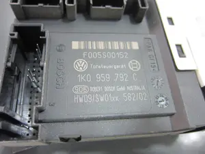 Foto de ELEVALUNAS DELANTERO DERECHO VOLKSWAGEN GOLF PLUS V (5M1) 1.9 TDI (105 CV / 77 KW) referencia 1K3837462 foto 4