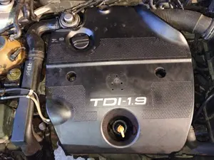 Foto de TAPA MOTOR VOLKSWAGEN GOLF IV BERLINA (1J1)(10.1997)