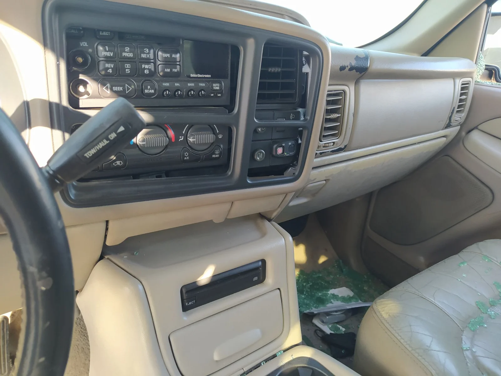 Foto de SISTEMA AUDIO / RADIO CD GENERAL MOTORS CHEVROLET TAHOE 5.3 V8 CAT (273 CV / 201 KW)