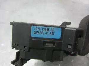 Foto de MANDO INTERMITENTES FORD FIESTA (CBK) 1.4 TDCi CAT (68 CV / 50 KW) referencia 1S7T13335AE foto 4