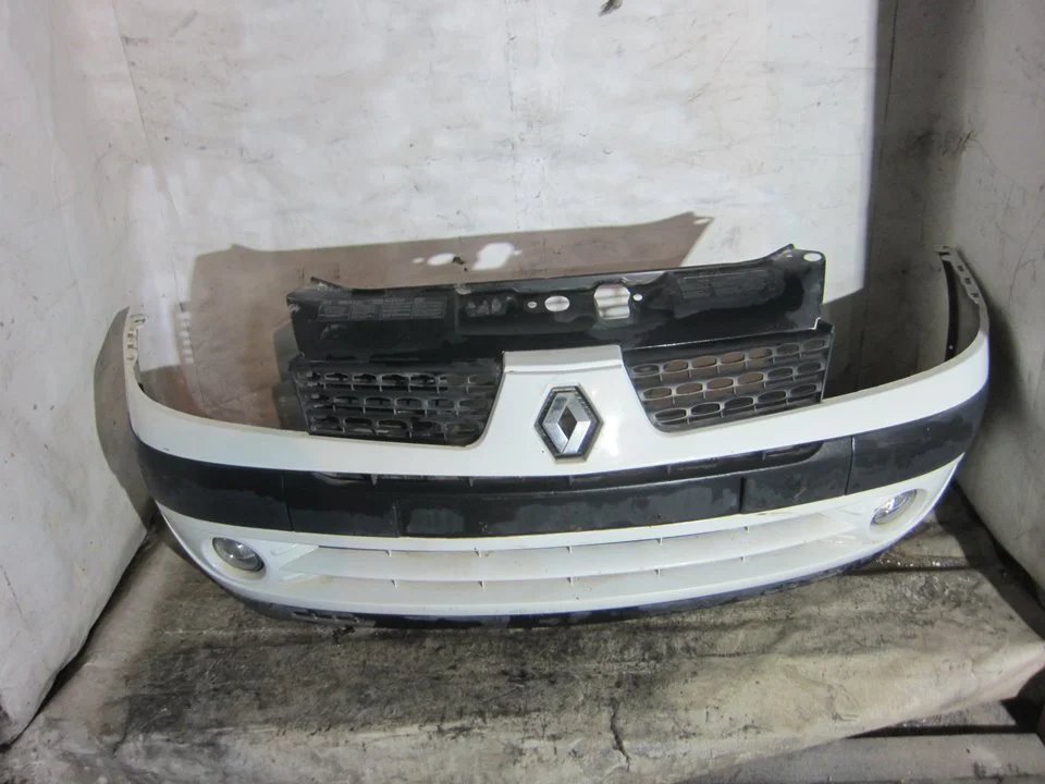 Foto de PARAGOLPES DELANTERO RENAULT CLIO II FASE II (B/CB0) 1.2 (58 CV / 43 KW) referencia 82000744