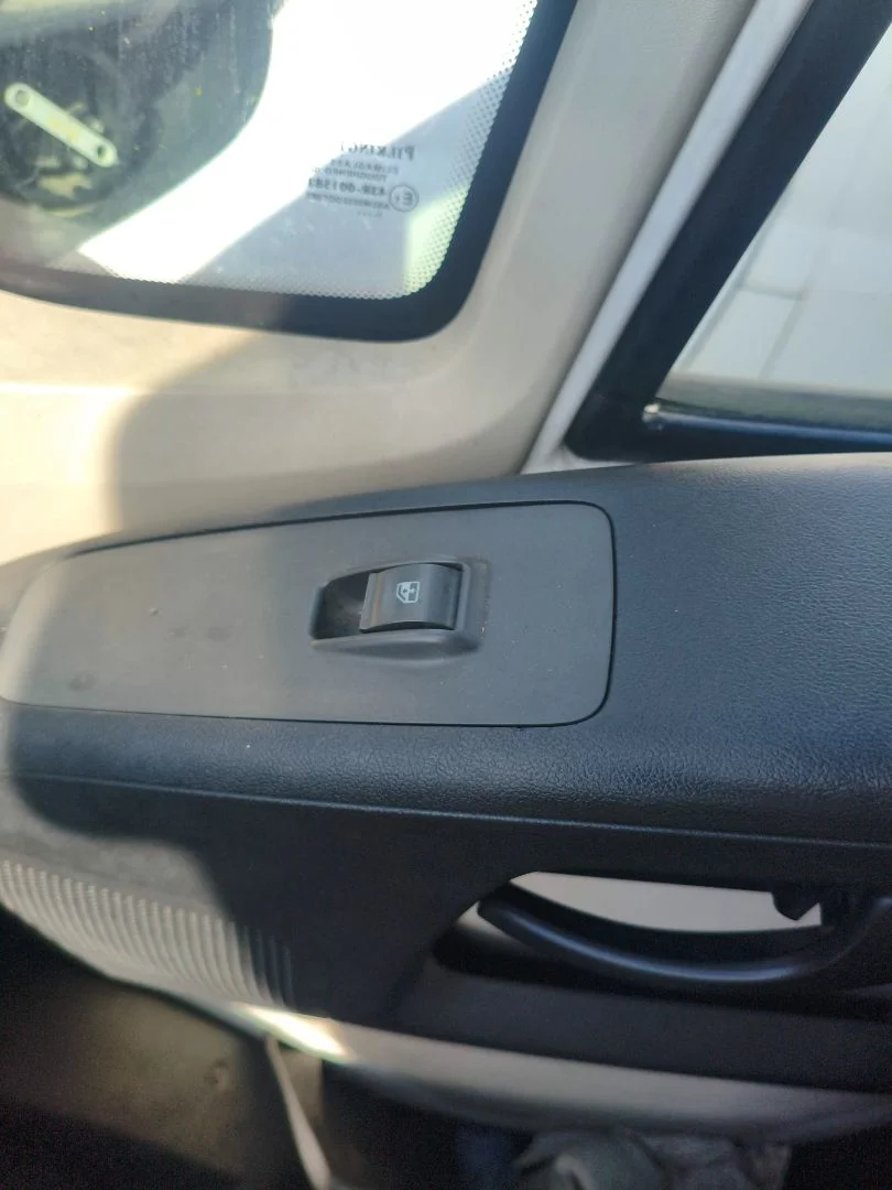 Foto de MANDO ELEVALUNAS DELANTERO DERECHO FIAT DUCATO 3 FURGÓN 33 2.2 JTD CAT (101 CV / 74 KW)