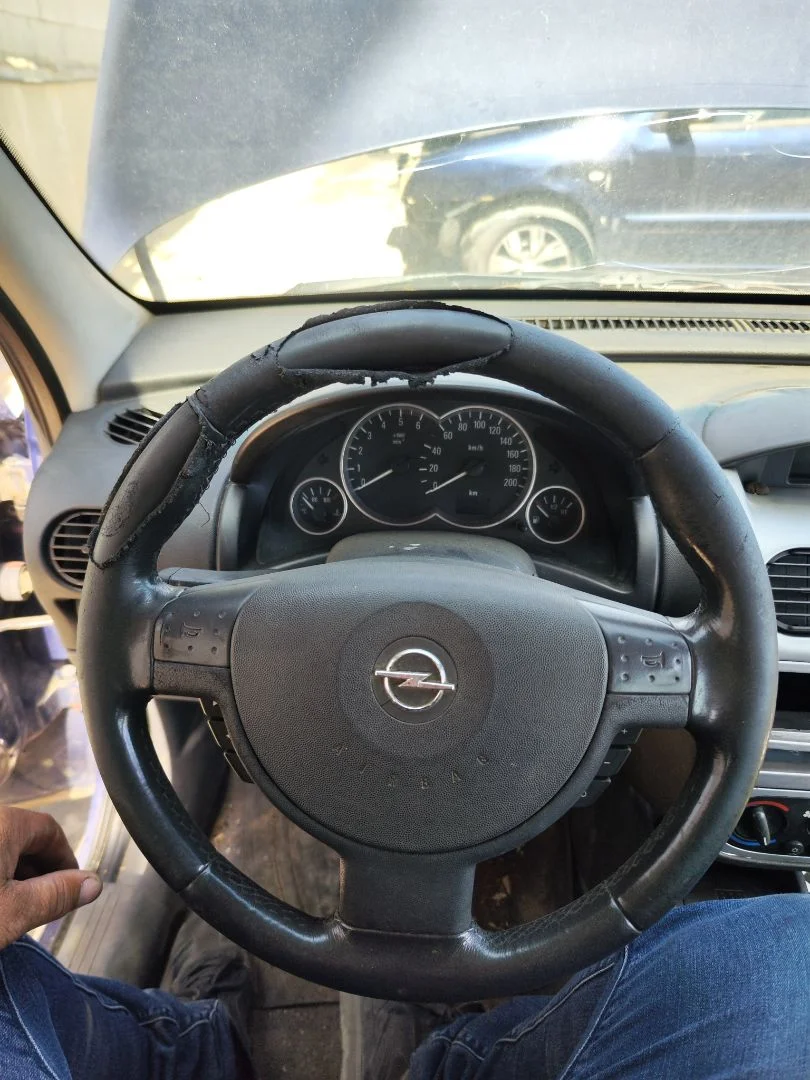 Foto de VOLANTE OPEL COMBO (CORSA C) 1.3 16V CDTI CAT (Z 13 DT / LN9) (69 CV / 51 KW) referencia 93188538