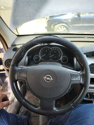 Foto de VOLANTE OPEL COMBO (CORSA C) 1.3 16V CDTI CAT (Z 13 DT / LN9) (69 CV / 51 KW) referencia 93188538