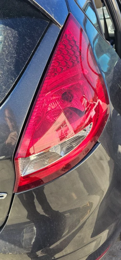 Foto de PILOTO TRASERO DERECHO FORD FIESTA (CNN) 1.25 16V CAT (82 CV / 60 KW)