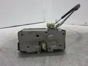 Foto de CERRADURA PUERTA DELANTERA DERECHA OPEL CORSA D 1.2 16V CAT (Z 12 XEP / LB4) (80 CV / 59 KW) referencia 13258274