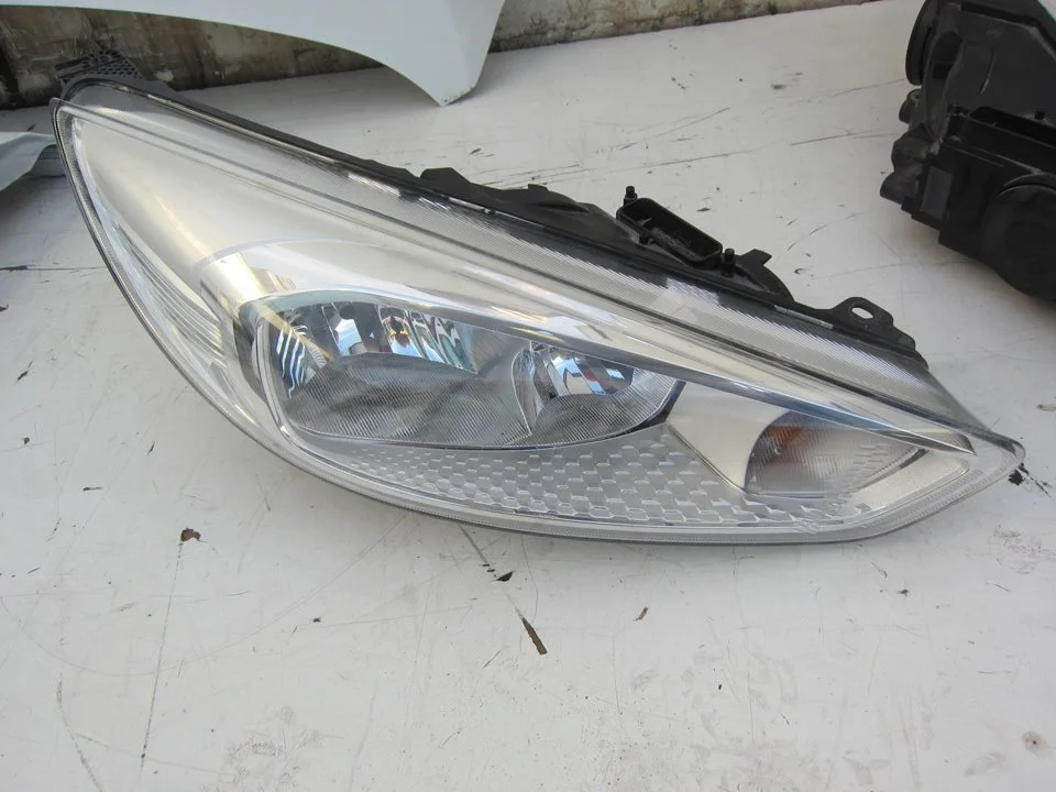 Foto de FARO DERECHO FORD FOCUS SPORTBREAK (CB8) 1.6 TDCi CAT (95 CV / 70 KW) referencia JX7B13W029AE