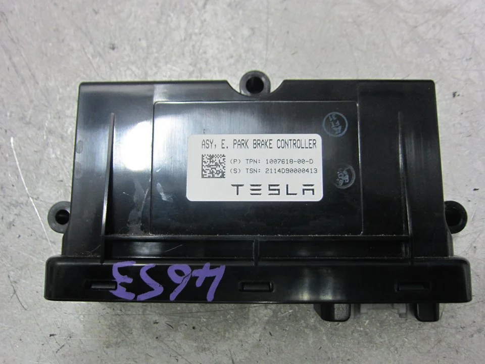Foto de MODULO ELECTRONICO TESLA MODEL S eléctrico 270 kW (367 CV / 270 KW) referencia 100761800D