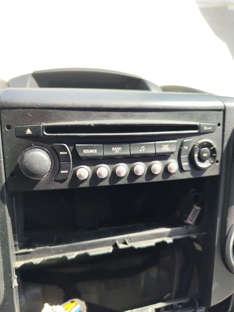Foto de SISTEMA AUDIO / RADIO CD CITROEN BERLINGO FURGÓN 1.6 16V HDi FAP (75 CV / 55 KW)