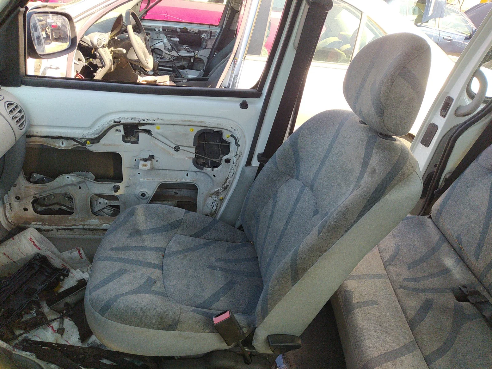 Foto de ELEVALUNAS DELANTERO DERECHO RENAULT KANGOO I (F/KC0) 1.2 (58 CV / 43 KW) referencia 8200157006