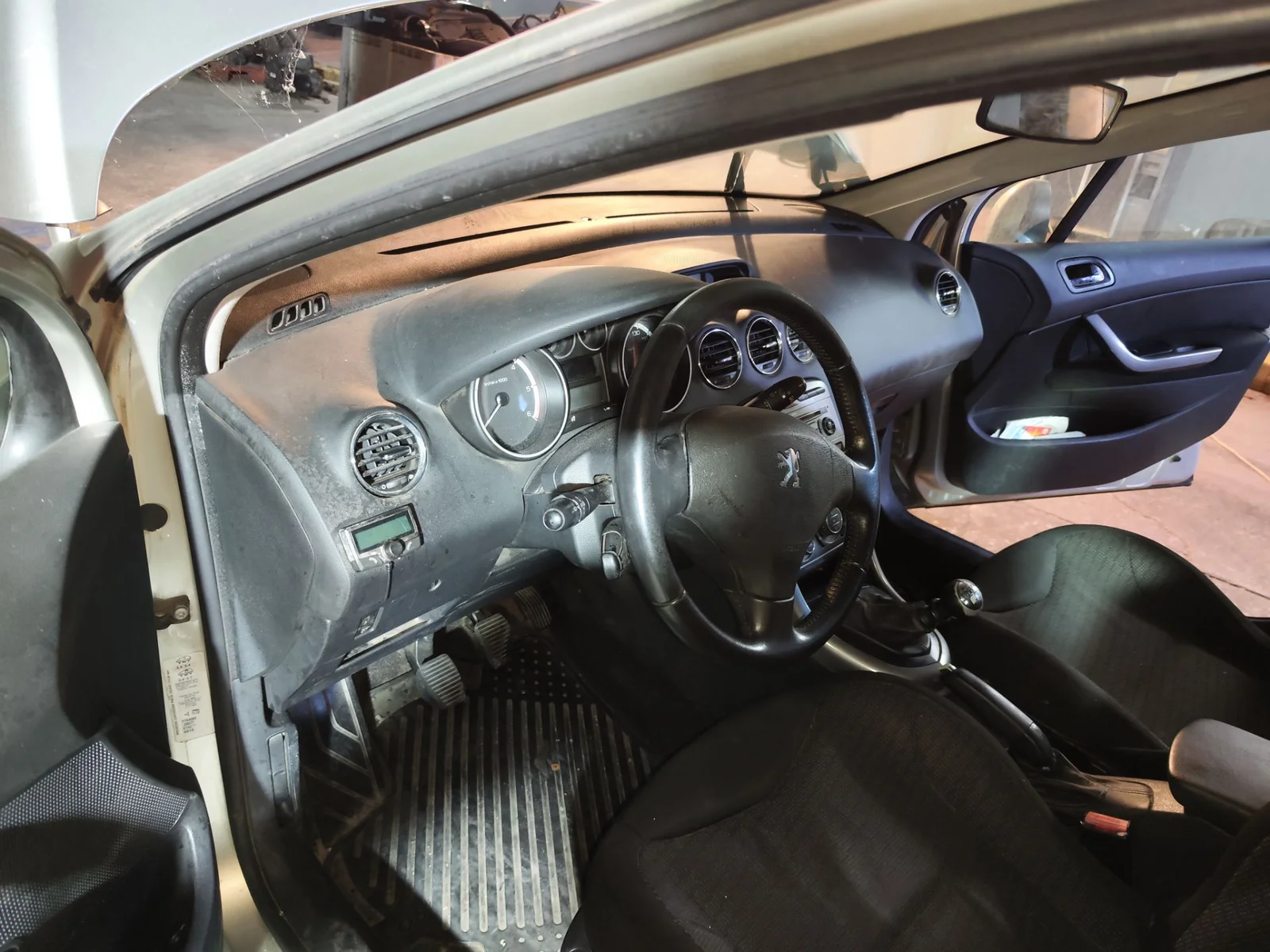 Foto de SALPICADERO PEUGEOT 308 SW 1.6 HDi FAP CAT (9HZ / DV6TED4) (109 CV / 80 KW) referencia 8231HC