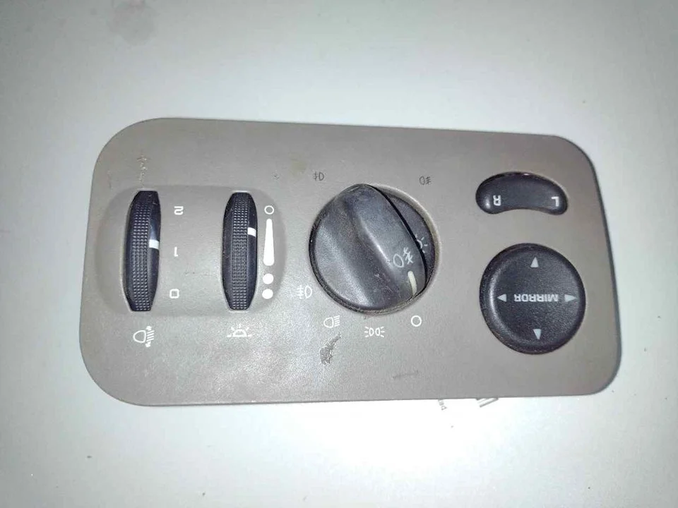 Foto de MANDO LUCES CHRYSLER PT CRUISER 2.0 16V CAT (141 CV / 104 KW) referencia 74674611