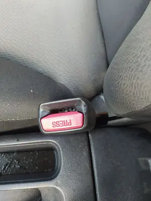 Foto de PRETENSOR AIRBAG DERECHO NISSAN NOTE (E11E) 1.4 CAT (88 CV / 65 KW)
