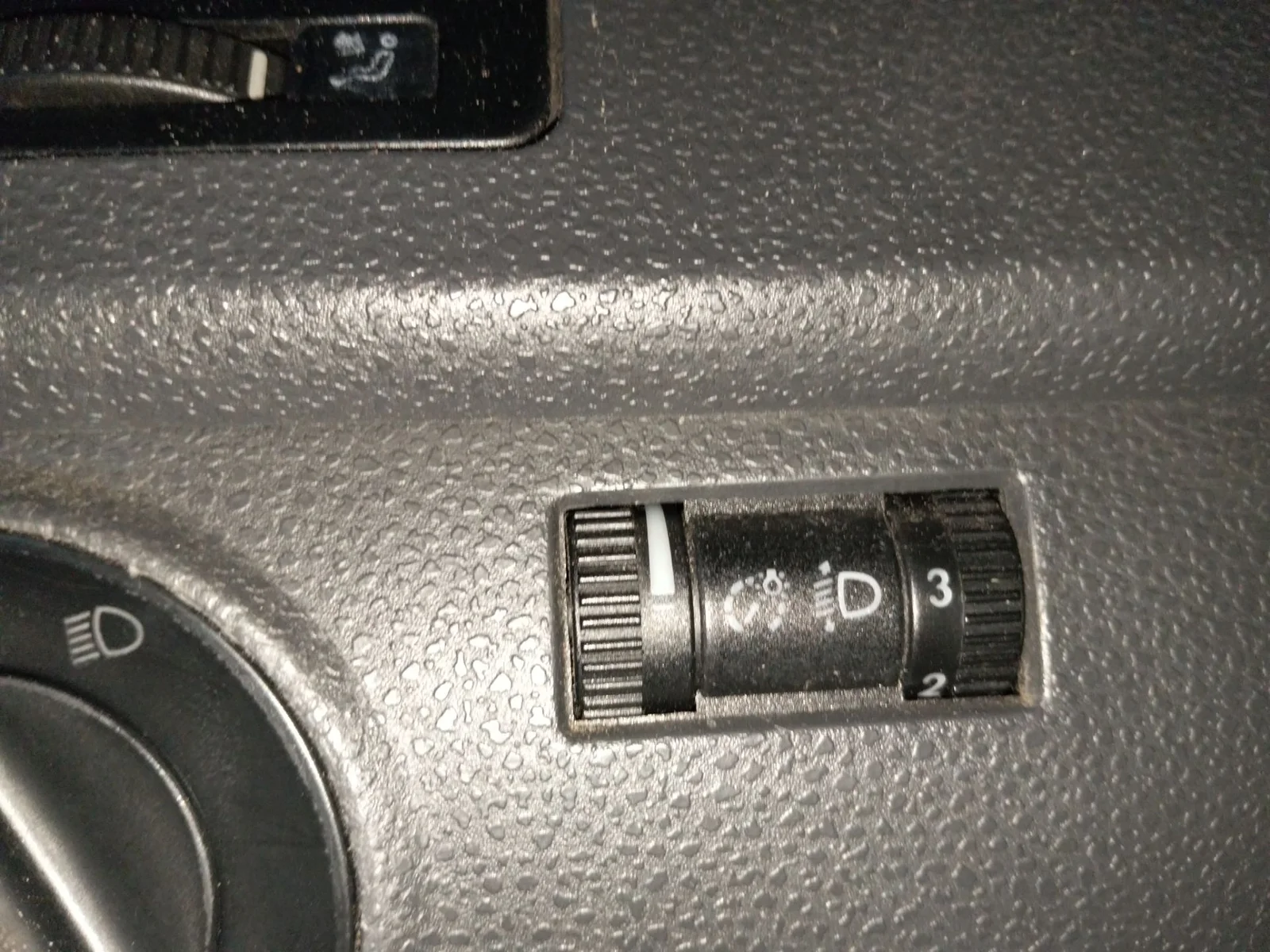 Foto de MANDO REGULACION FAROS VOLKSWAGEN POLO IV (9N1)