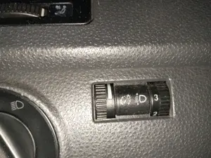 Foto de MANDO REGULACION FAROS VOLKSWAGEN POLO IV (9N1)