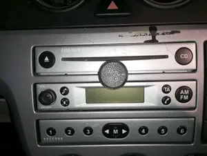 Foto de SISTEMA AUDIO / RADIO CD FORD FIESTA (CBK) 1.25 16V CAT (69 CV / 51 KW) foto 2