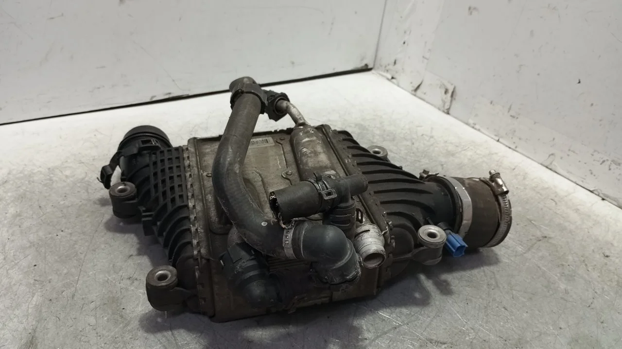 Foto de INTERCOOLER JAGUAR XF 2.0 Diesel CAT (163 CV / 120 KW) referencia GX736K775AC