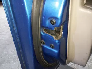 Foto de CERRADURA PUERTA DELANTERA IZQUIERDA FORD FIESTA (CBK) 1.25 16V CAT (69 CV / 51 KW) referencia 1372469