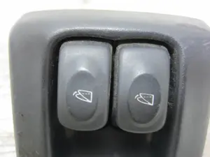 Foto de MANDO ELEVALUNAS DELANTERO DERECHO RENAULT MEGANE I FASE 2 COUPE (DA...) 1.6 (107 CV / 79 KW) referencia 7700841069BAD foto 2