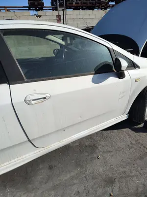 Foto de PUERTA DELANTERA DERECHA FIAT GRANDE PUNTO (199) 1.4 (95 CV / 70 KW) referencia 0051846216 foto 2