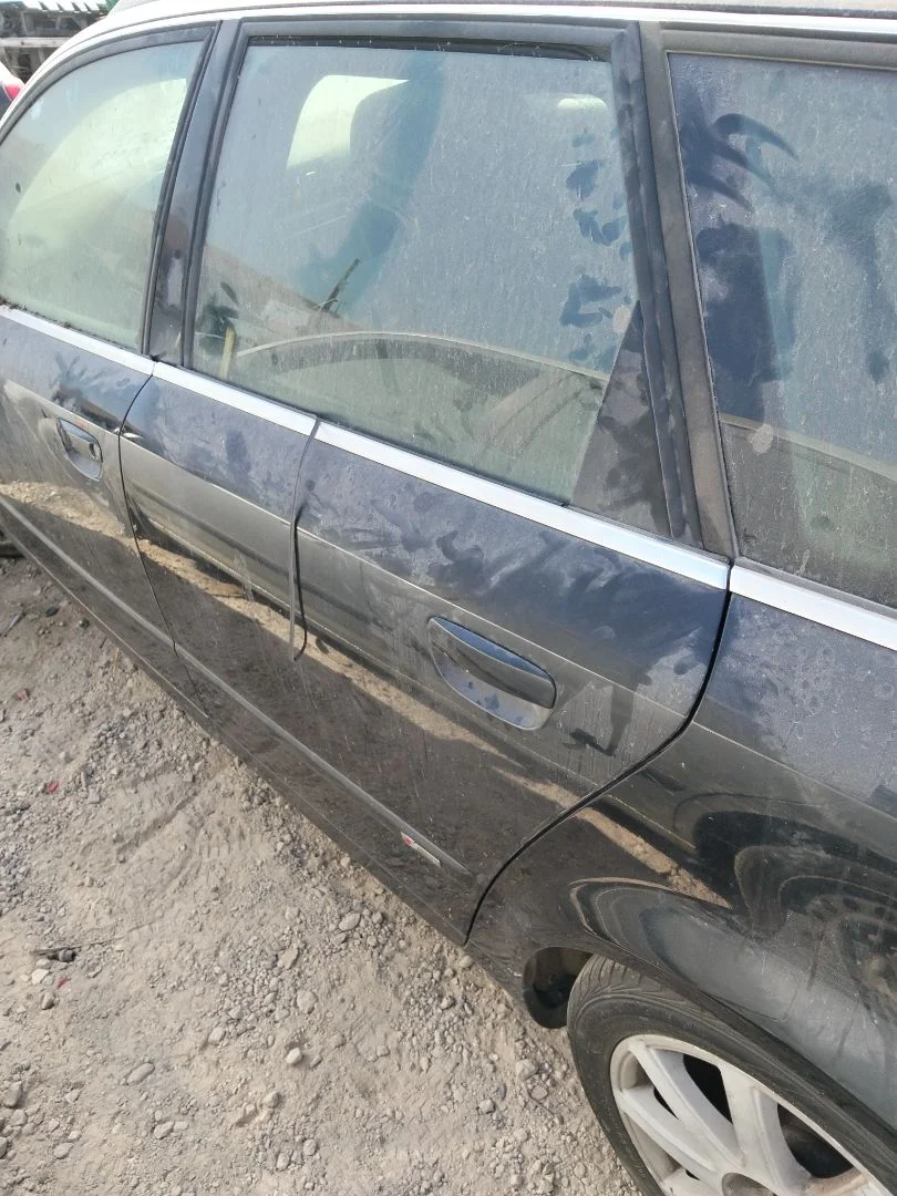 Foto de PUERTA TRASERA IZQUIERDA AUDI A4 AVANT (8E) 1.9 TDI (131 CV / 96 KW) referencia 8E0833051