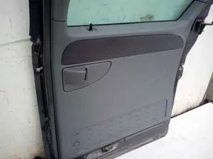Foto de GUARNECIDO PUERTA TRASERA DERECHA CHRYSLER VOYAGER (RG) 2.8 CRD CAT (150 CV / 110 KW) foto 4