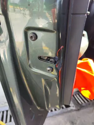 Foto de CERRADURA PUERTA DELANTERA IZQUIERDA SEAT IBIZA (6L1) 1.9 TDI (101 CV / 74 KW) referencia 7E1837015A foto 6