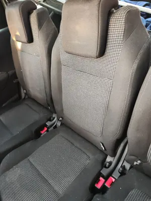 Foto de ASIENTO TRASERO MEDIO PEUGEOT 5008 1.6 HDi FAP CAT (9HZ / DV6TED4) (109 CV / 80 KW) foto 2