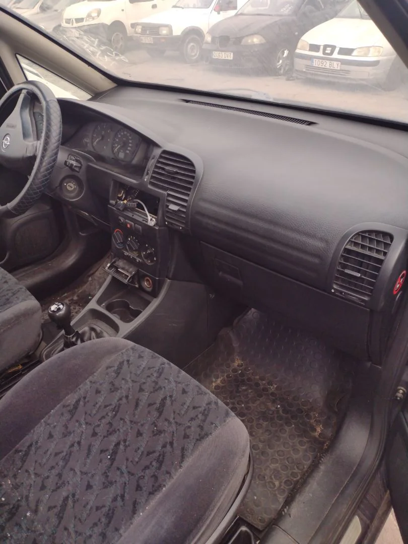 Foto de SALPICADERO OPEL ZAFIRA A 2.0 DTI (101 CV / 74 KW)